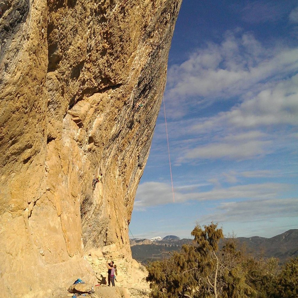 Wspinanie w doborowym towarzystwie: Adam Ondra bloczy na "Pachamamie" 9b. Dwa dni później ją zrobił, zaraz po mnie ;-)